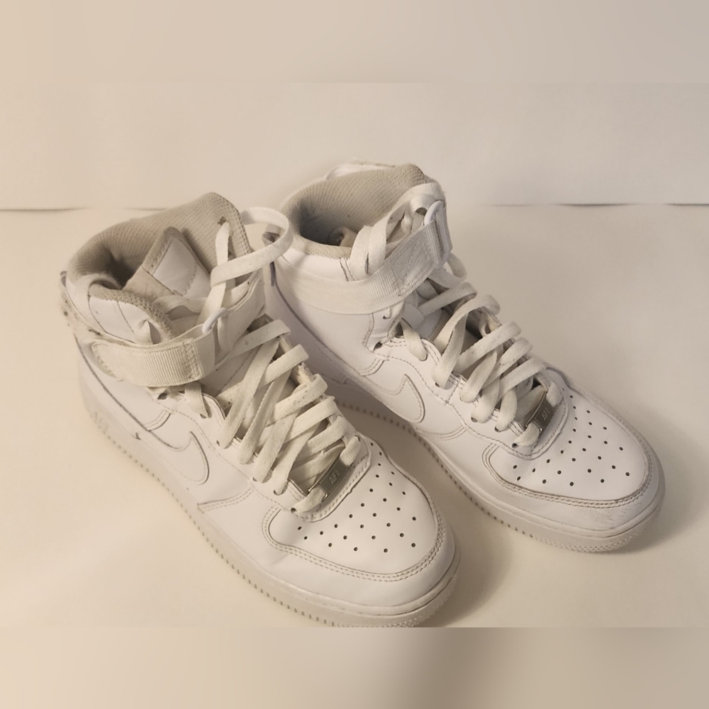 Nike Air Force 1 High Triple White, Womens Size  7